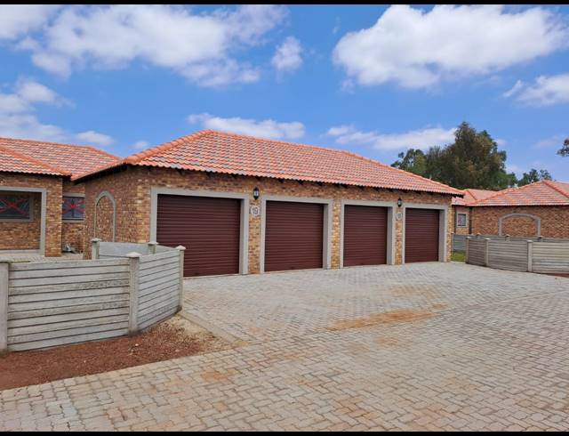 3 BEDROOM TOWNHOUSE FOR SALE IN RIVERSDALE